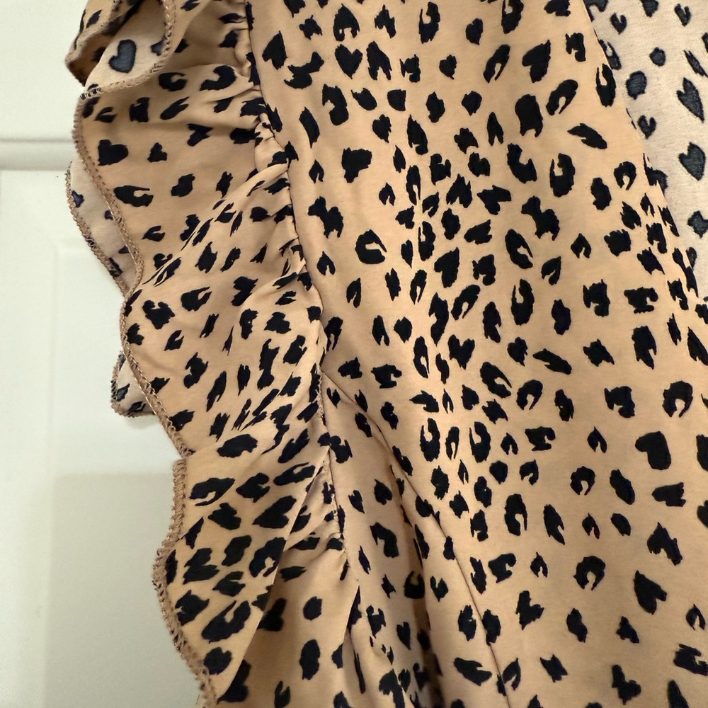 Pink lily leopard printed romper - Picture 2 of 14